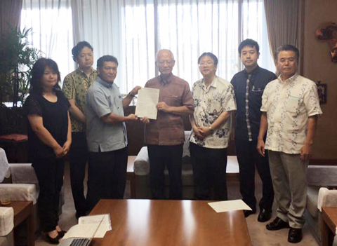 6月26日翁長沖縄県知事宛に本データベース事業の要望を実施、 県側はすべての医療機関に連絡し、当DBにアクセスするように働きかける」との回答を得た。